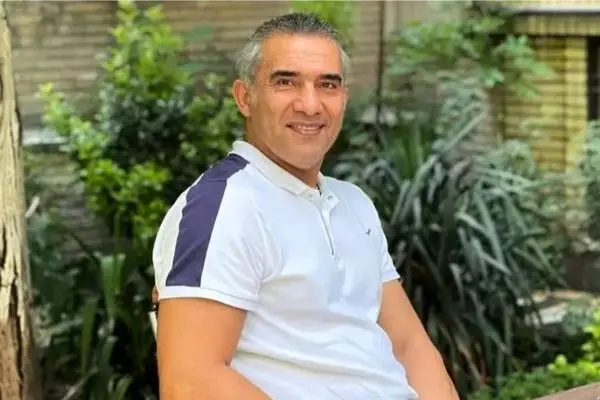 احمدرضا عابدزاده در کت اورسایز قرمز! (عکس)