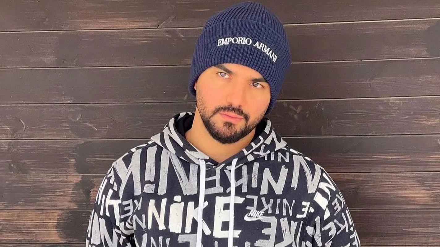 اولین عکس از مادر خیلی خوشتیپ سینا مهراد /  بی شباهت به پسرش !