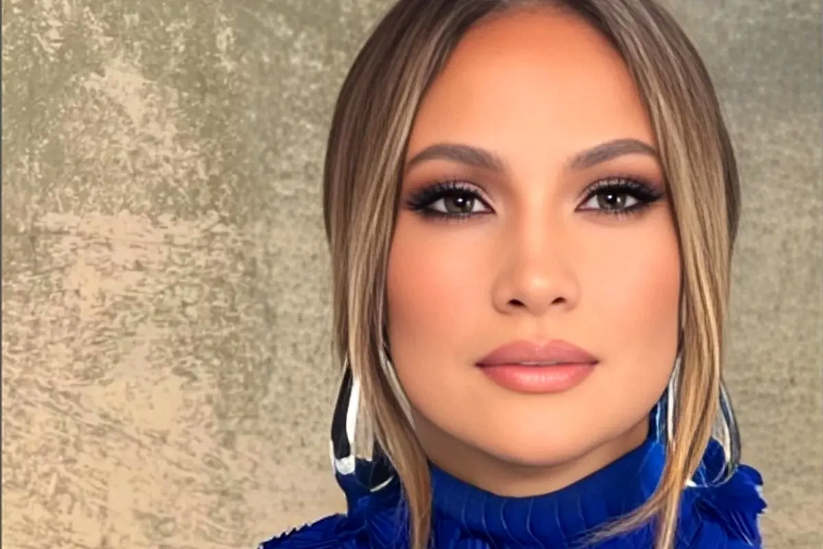 عینک عجیب جنیفر لوپز جنجالی شد / استایل خاص جنیفر همه را شوکه کرد + عکس