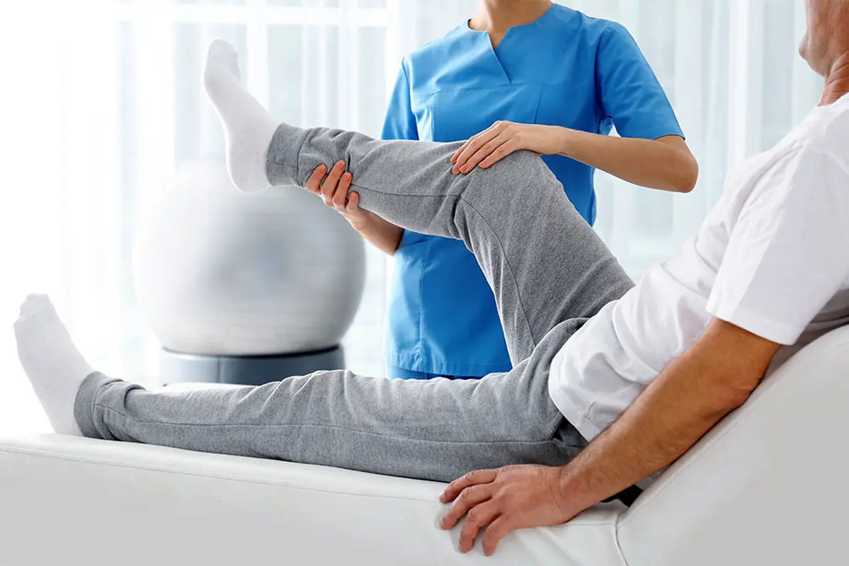 فیزیوتراپی چیست؟ چه مشکلاتی را برطرف میکند؟
