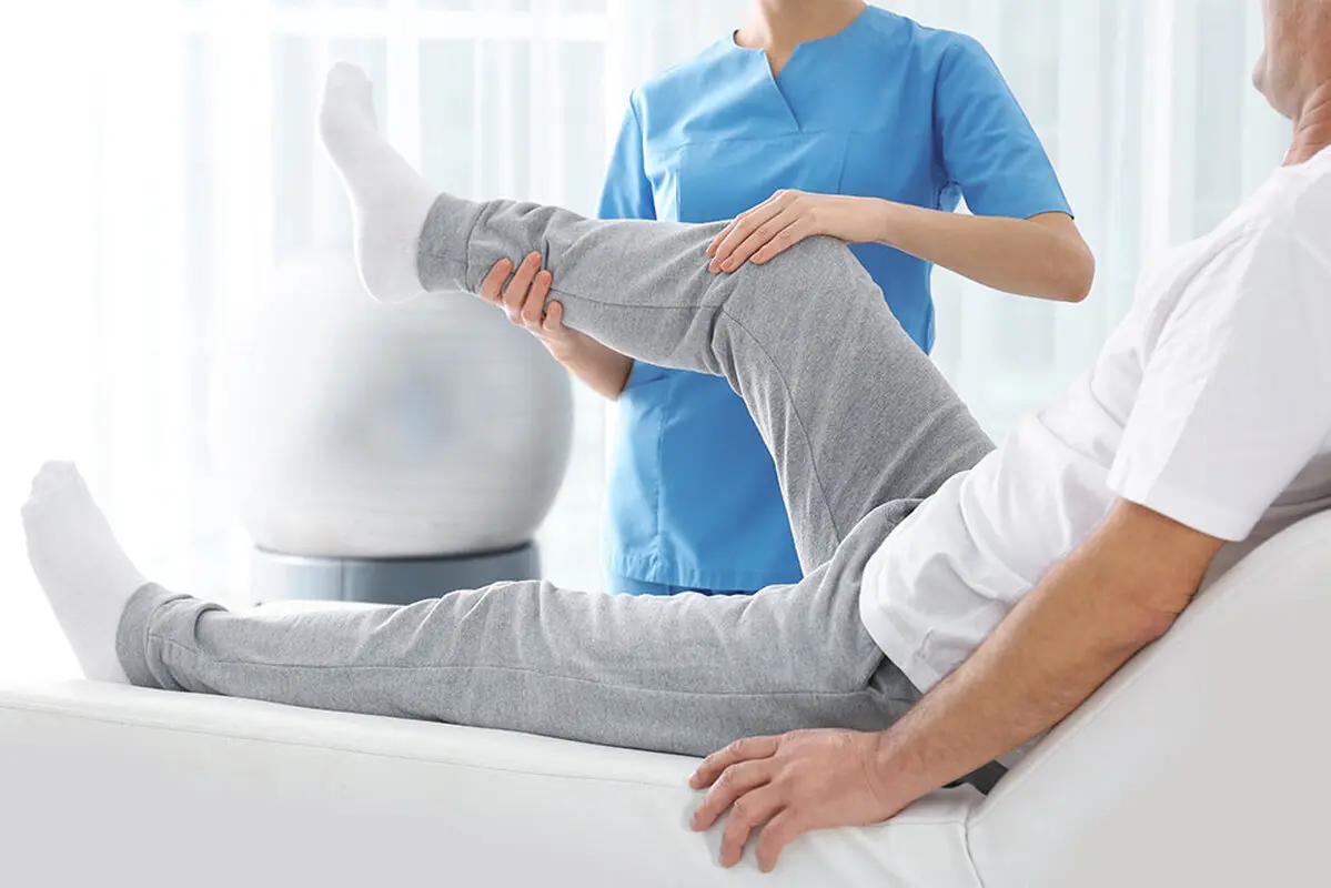 فیزیوتراپی چیست؟ چه مشکلاتی را برطرف می‌کند؟