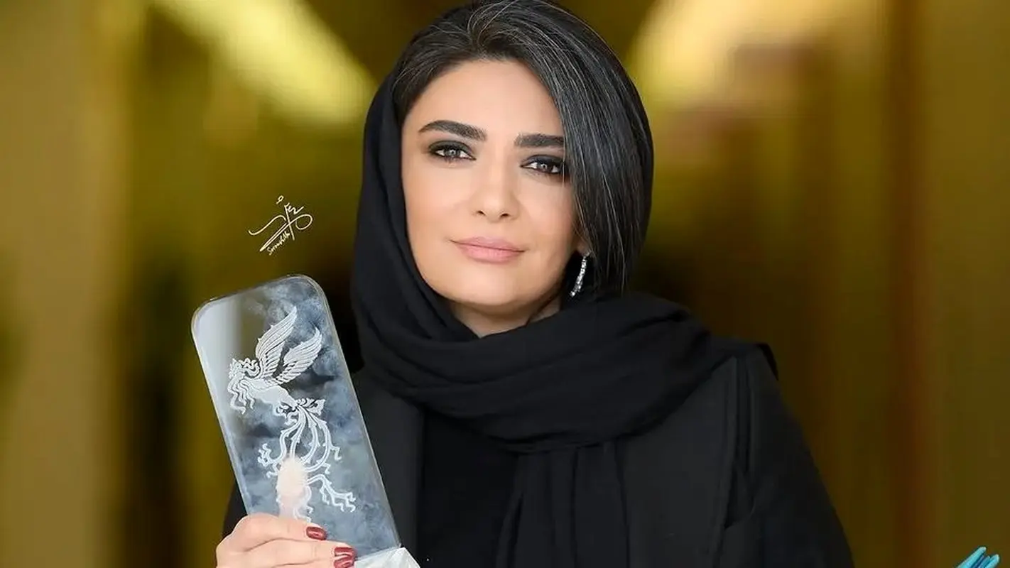 تیپ عجیب لیندا کیانی در جشنواره فجر توجه همه را به خود جلب کرد