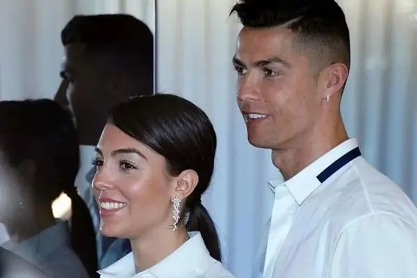 عکس روز؛ استایل زمستانی رونالدو و بانو!