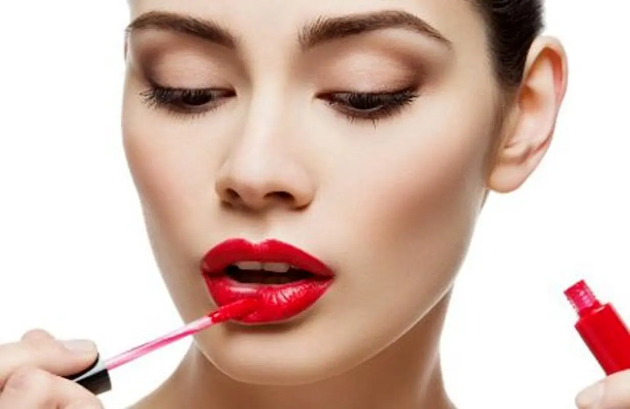 آموزش راه صحیح و اصولی رژ لب زدن/ آرایشتو جذابتر کن!