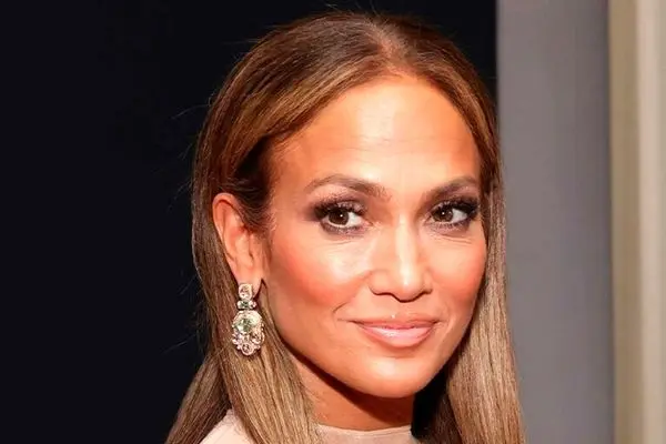 جنیفر لوپز باز هم کت و شلوارپوش شد / نهایت زیبایی و وقار (عکس)