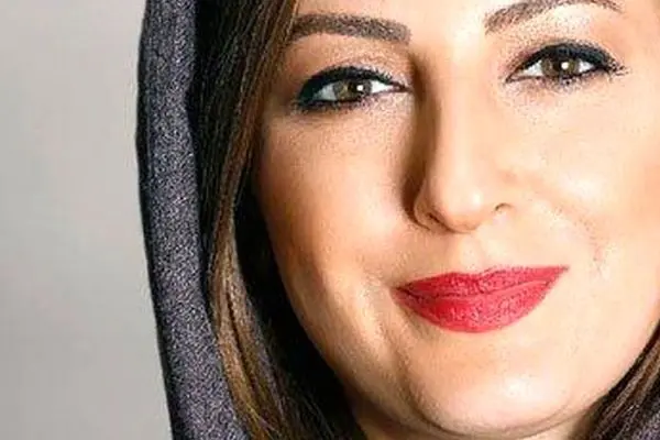 زندگی اصیل ایرانی شقایق دهقان؛ با ساعت دیواری نوستالژی دهه شصت