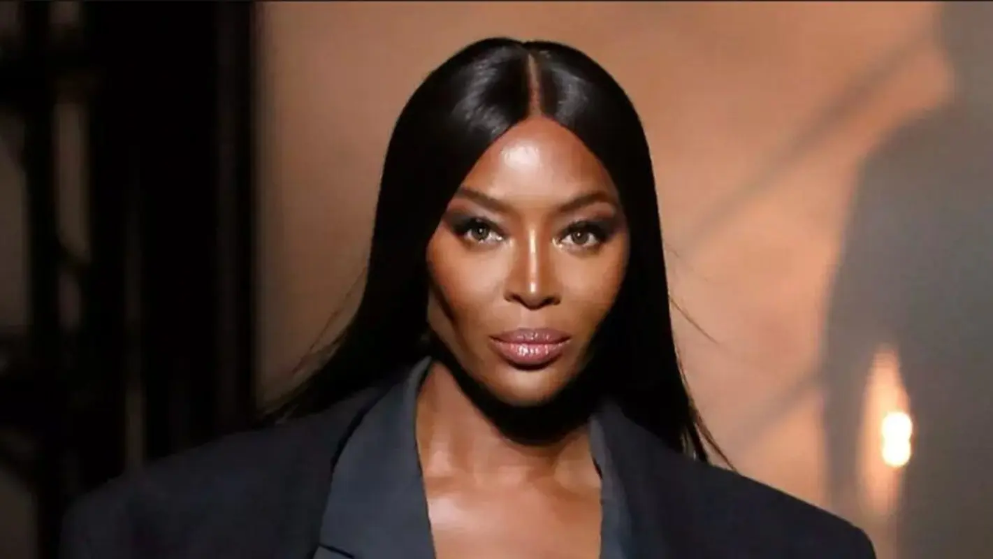 سوپرمدلی که در 54 سالگی مادر شد / اسطوره‌ای که هر نسل را دوباره تعریف می‌کند