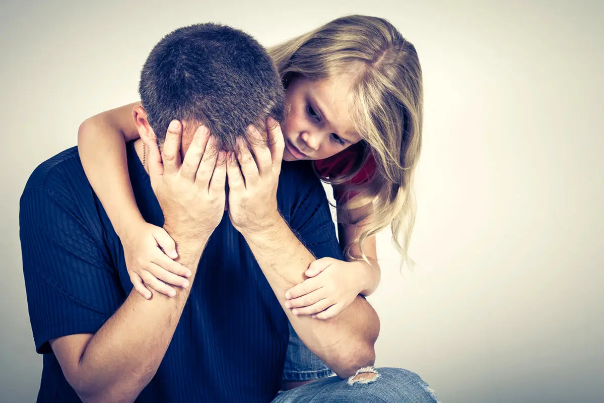 آیا پدر و مادرها باید جلوی بچهها گریه کنند؟ + رازهای مهم روانشناسی