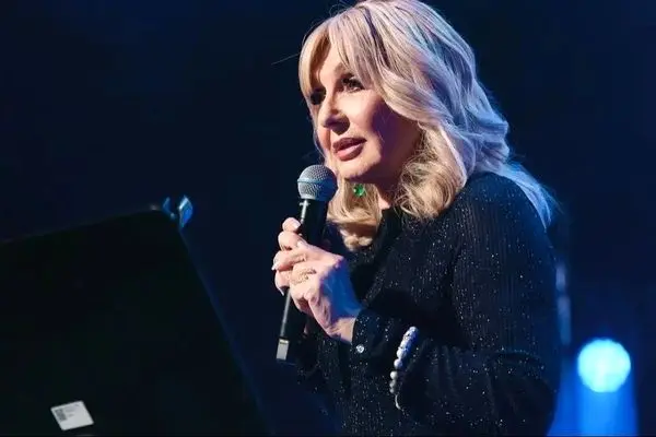 روایت جنجالی رئیس سابق صدا و سیما / گوگوش برای امام خمینی آواز خواند !!