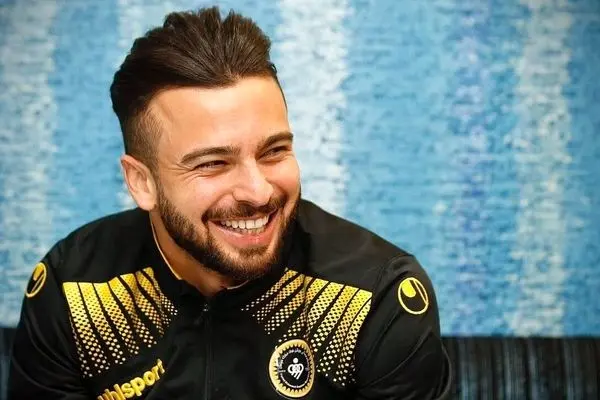 فوتبالیست ایرانی برای دیدن دخترانش به کانادا می رود