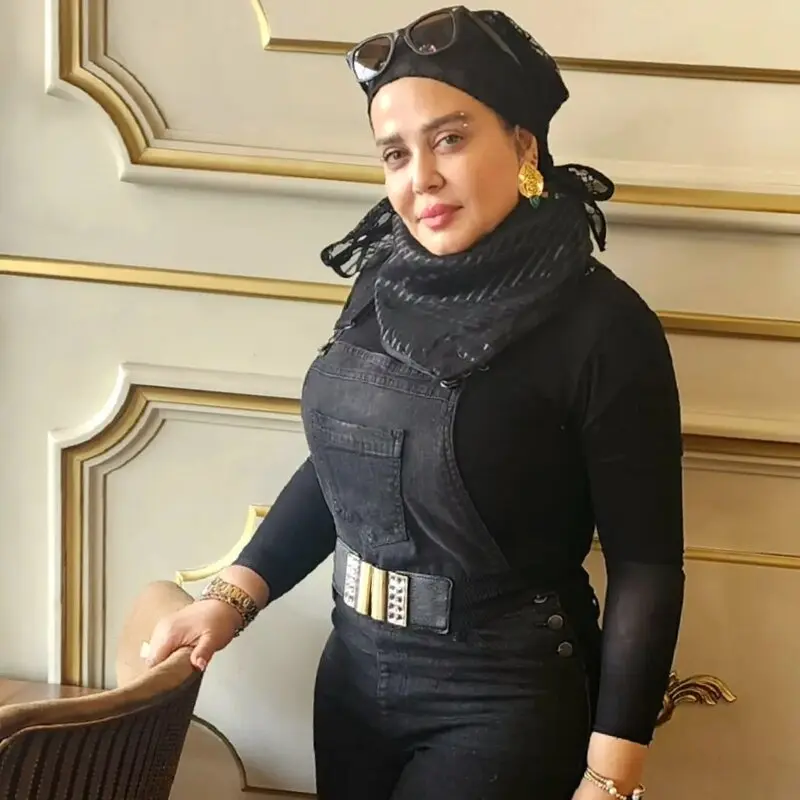این عکس بهاره رهنما در فرودگاه با سرو وضع آشفته همه را شوکه کرد/ چه بر سر خانم بازیگر آمده است؟ + عکس