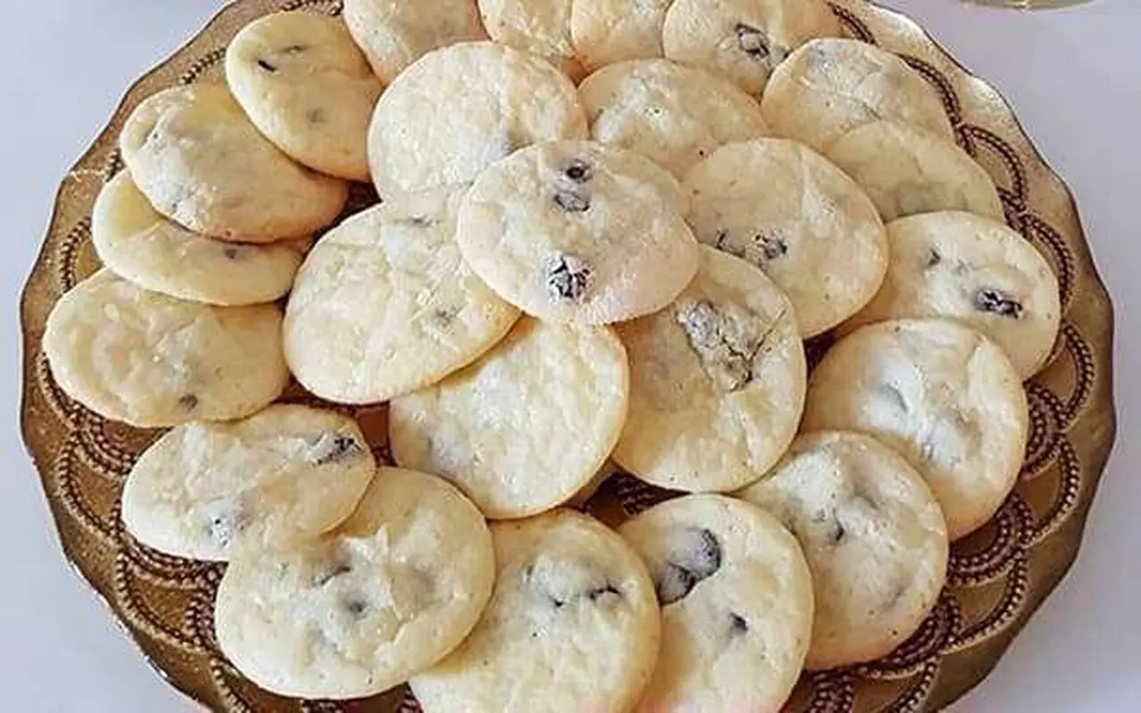 طرز تهیه شیرینی کشمشی خانگی، ترد و خوشمزه
