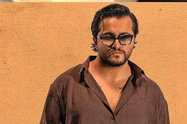 کنسرت عرشیاس در سوگ برادرش؛ لحظه‌ای تلخ که تاریخ اجراهای زنده را تغییر داد + فیلم 