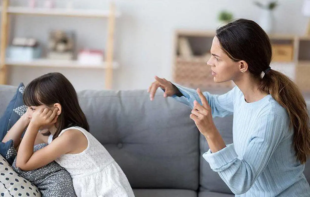 والدین مراقب باشند/ کدام رفتارها برای همیشه در خاطره کودک میماند؟