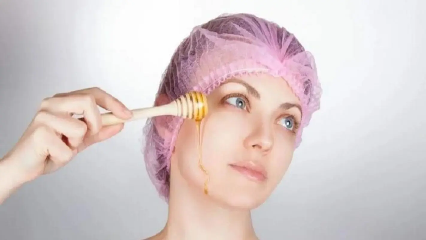 عسل برای پوست چه می‌کند؟ راهنمای جامع خواص، کاربردها و روش استفاده علمی