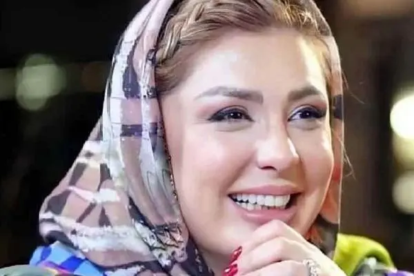 دکوراسیون خیره‌کننده بالکن نیوشا ضیغمی؛ ترکیب گل، شمع و ویوی جذاب