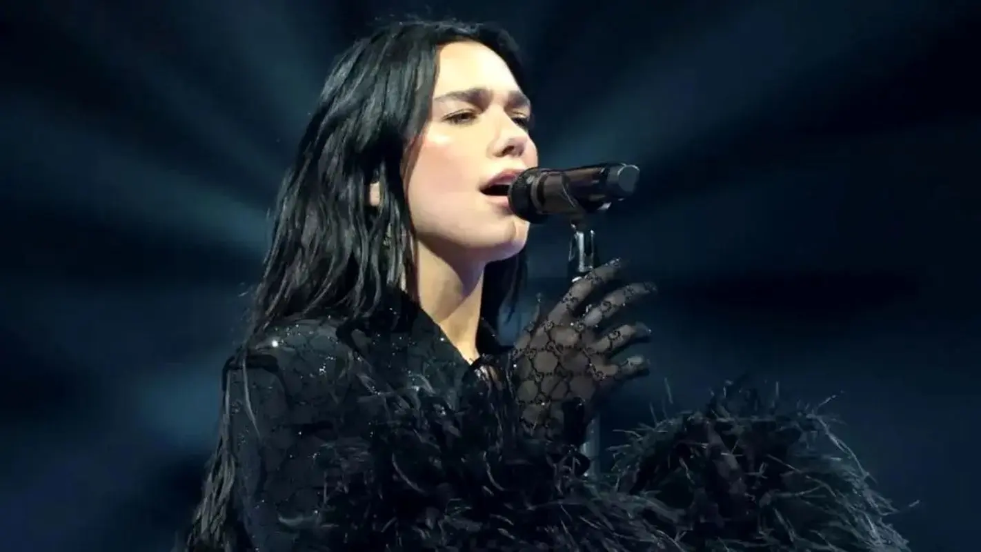 دوا لیپا و حلقه پرسروصدایی که سال 2025 دریافت کرد (عکس)