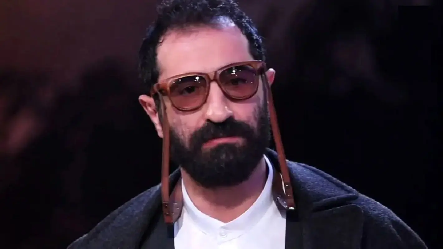 عکس شوکه‌کننده از یک خانم در بغل ایمان صفا / چقدر شبیه آقای بازیگره !