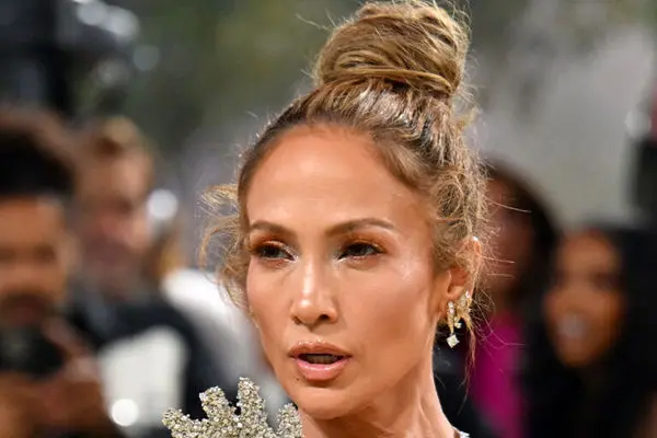 جنیفر لوپز دست بردار نیست / استایل ها، یکی از یکی شیک تر! (عکس) 