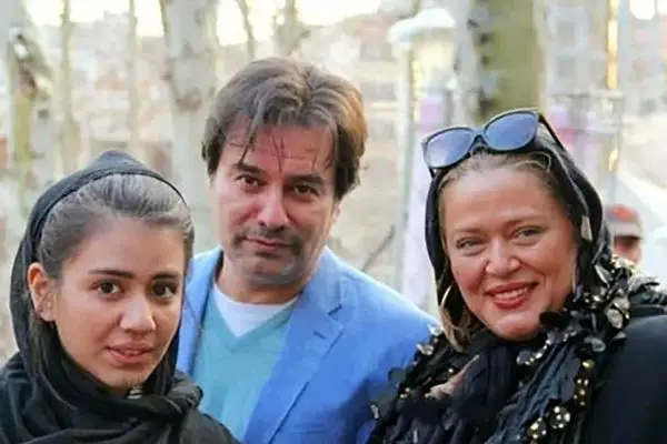 استایل شیک مادر و دختری در خارج از کشور/ پریا قاسم خانی موزیسین معروفی می شود؟