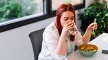 با غذا آب سرد بخوریم یا ولرم؟/ کدام با گوارش سازگار است؟

