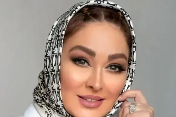 عکس لو رفته از خانم بازیگر معروف ایرانی در فروشگاه سیسمونی / بارداری در این سن و سال ؟!