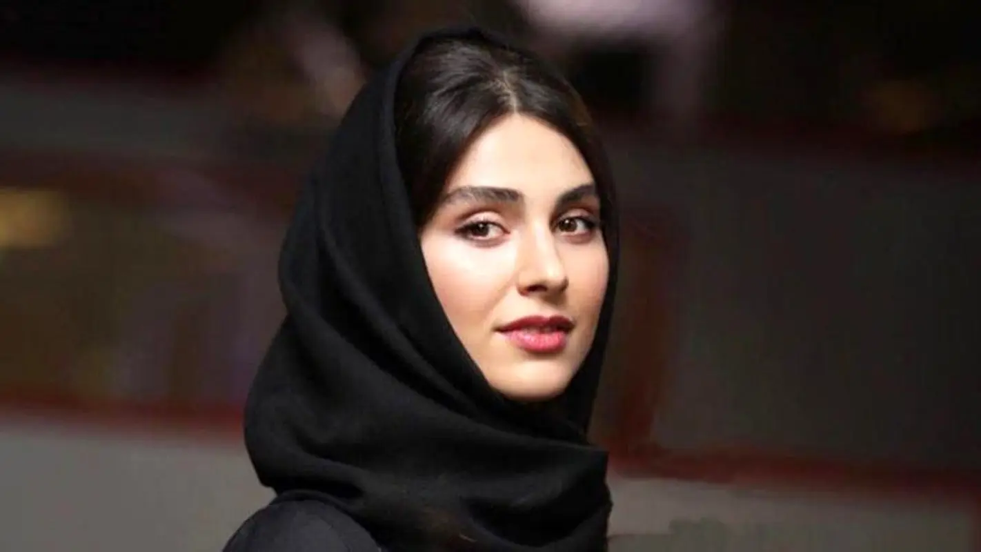 خیابان گردی لاله مرزبان با استایلی خارجکی و جذاب + عکس
