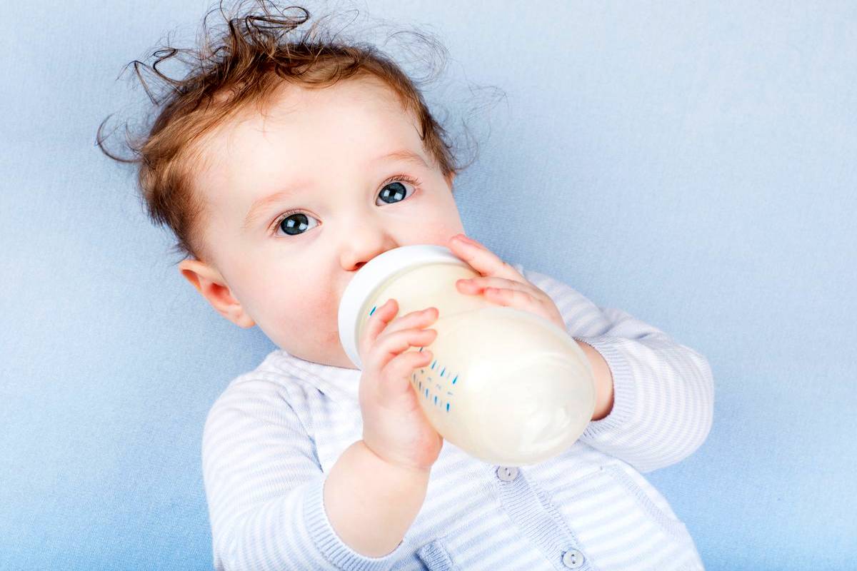 شیشه شیر مناسب نوزاد، شیشه ای یا پلاستیکی