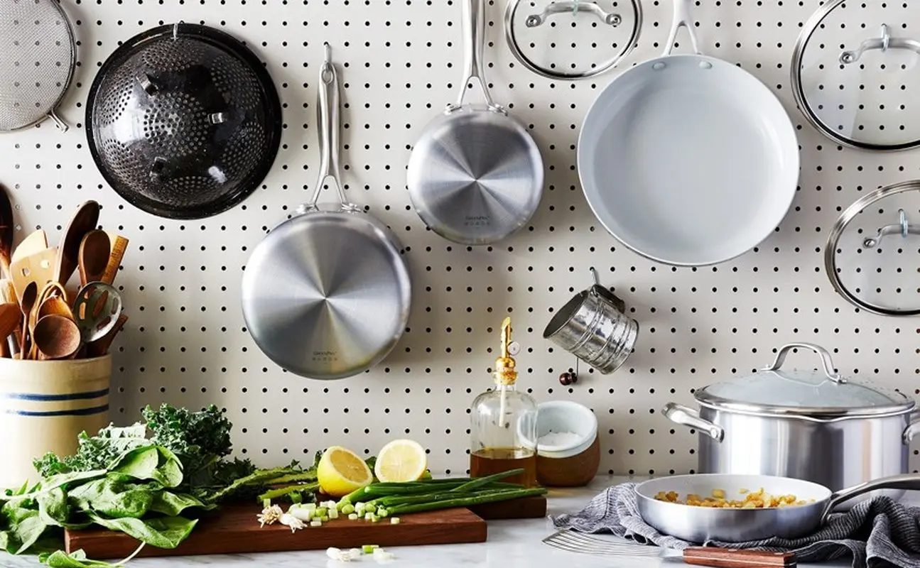 چگونه چربیهای دور در شیشه ای قابلمه ها رو تمیز کنیم؟