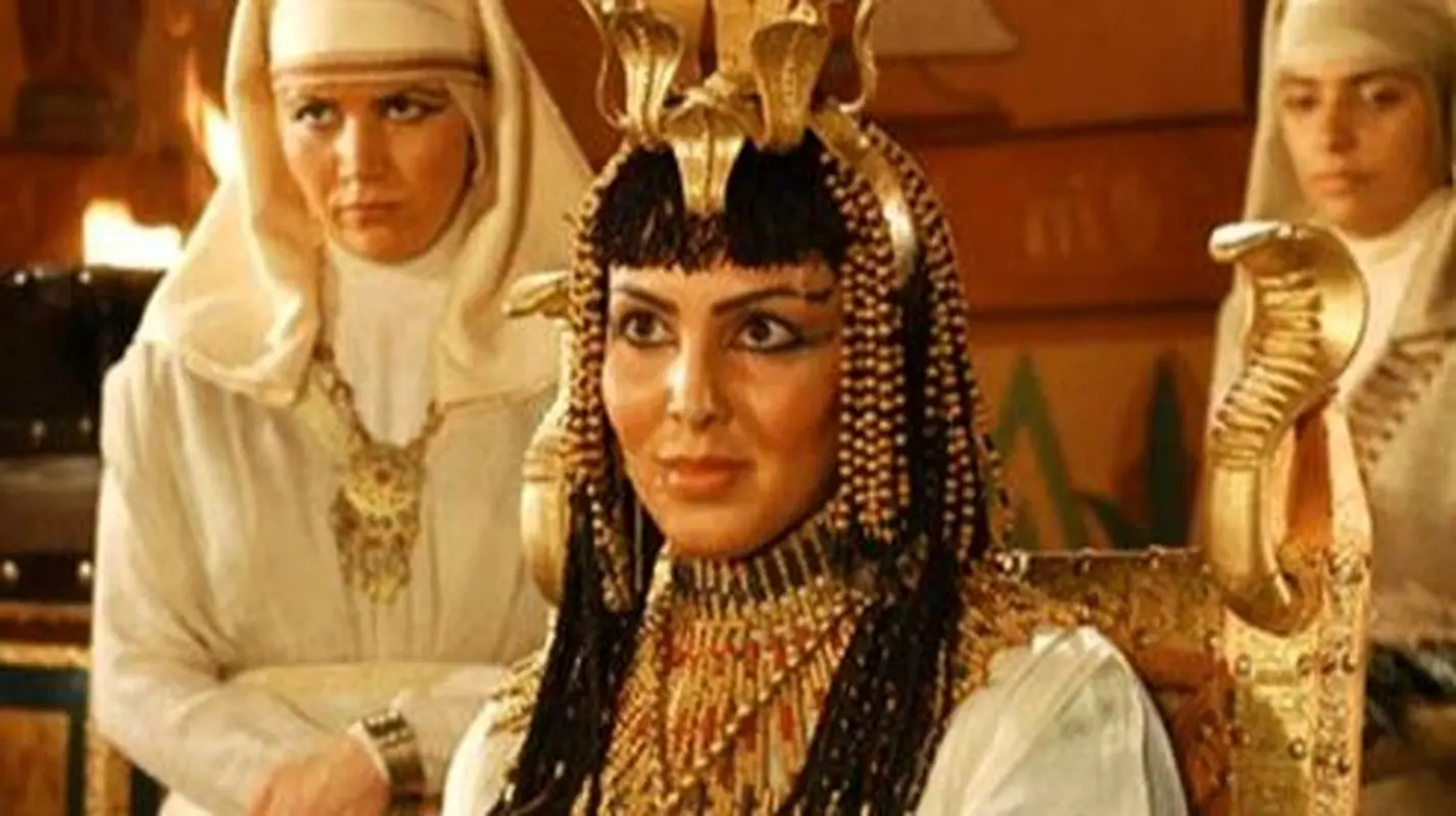 تصاویر خاص گوشواره و کلاه لیلا بلوکات در نقش تی تی یوسف پیامبر