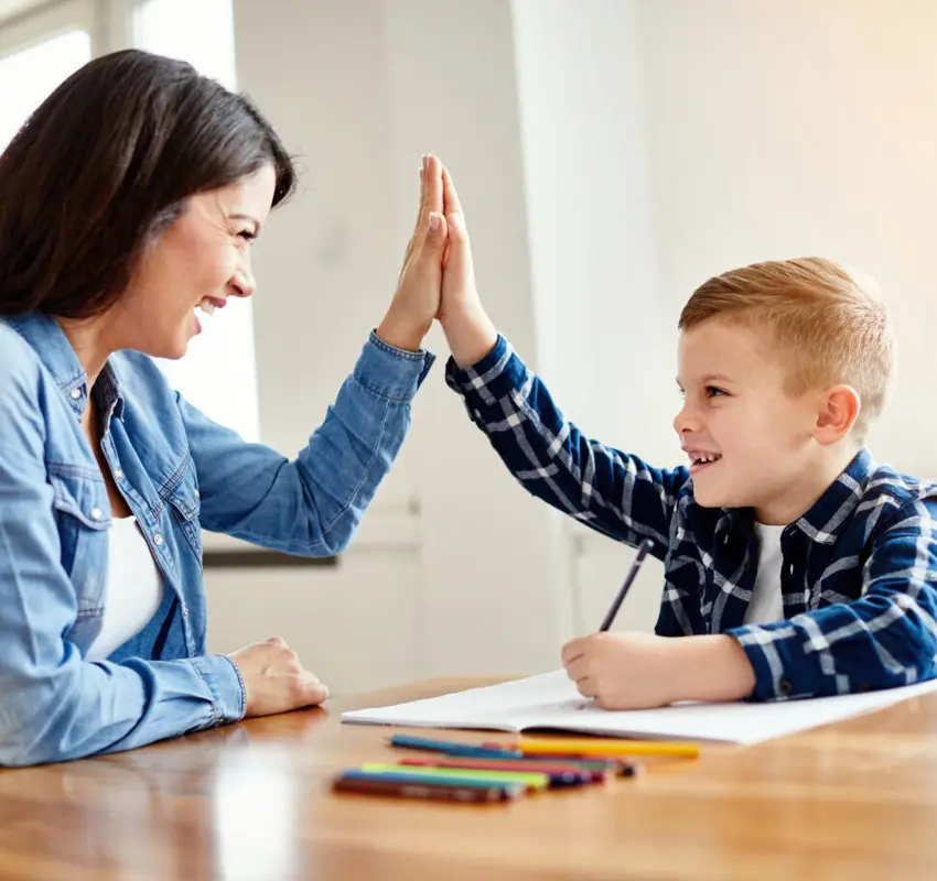 هر کودک یک قلک عاطفی روی سینه کوچکش دارد/ قلک عاطفی کودک‌تان را با چه پر می‌کنید؟