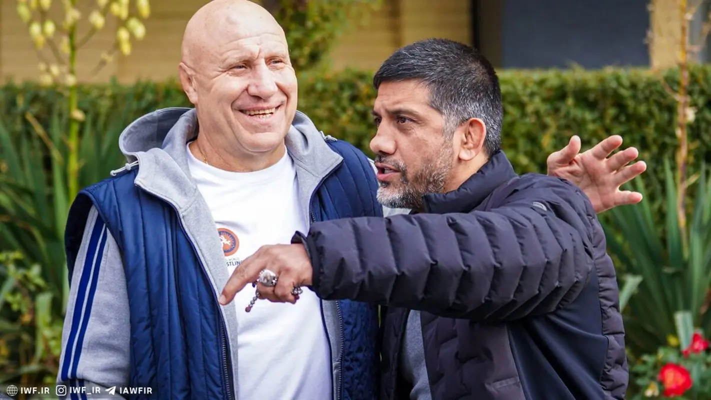 وضعیت جالب اتاق کار علیرضا دبیر را ببینید +عکس