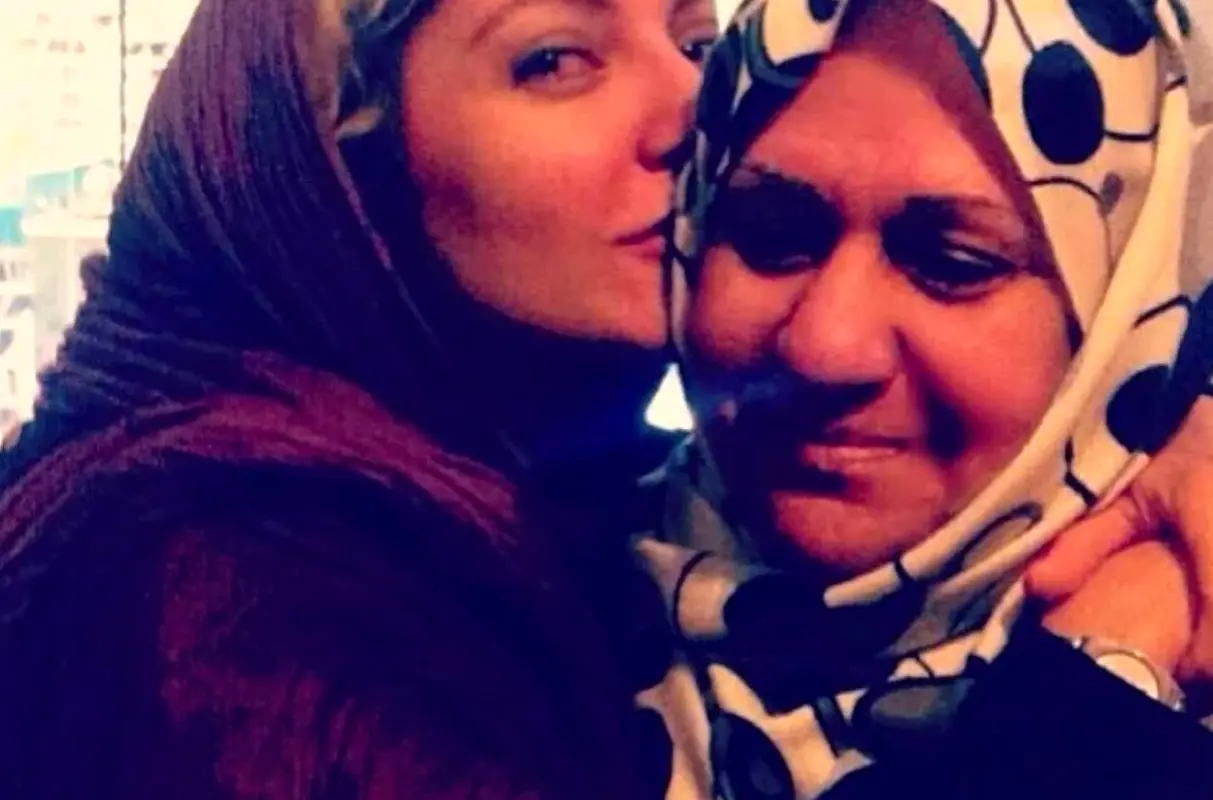 استوری غم انگیز مهناز افشار برای مادرش / کنج تنها و خلوت افشار (عکس)