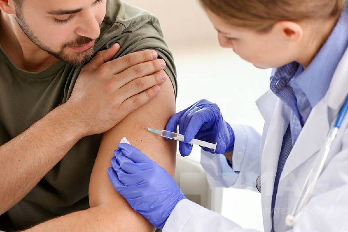 کرونا بومی شده است/تزریق واکسن آنفولانزا واجب‌تر است