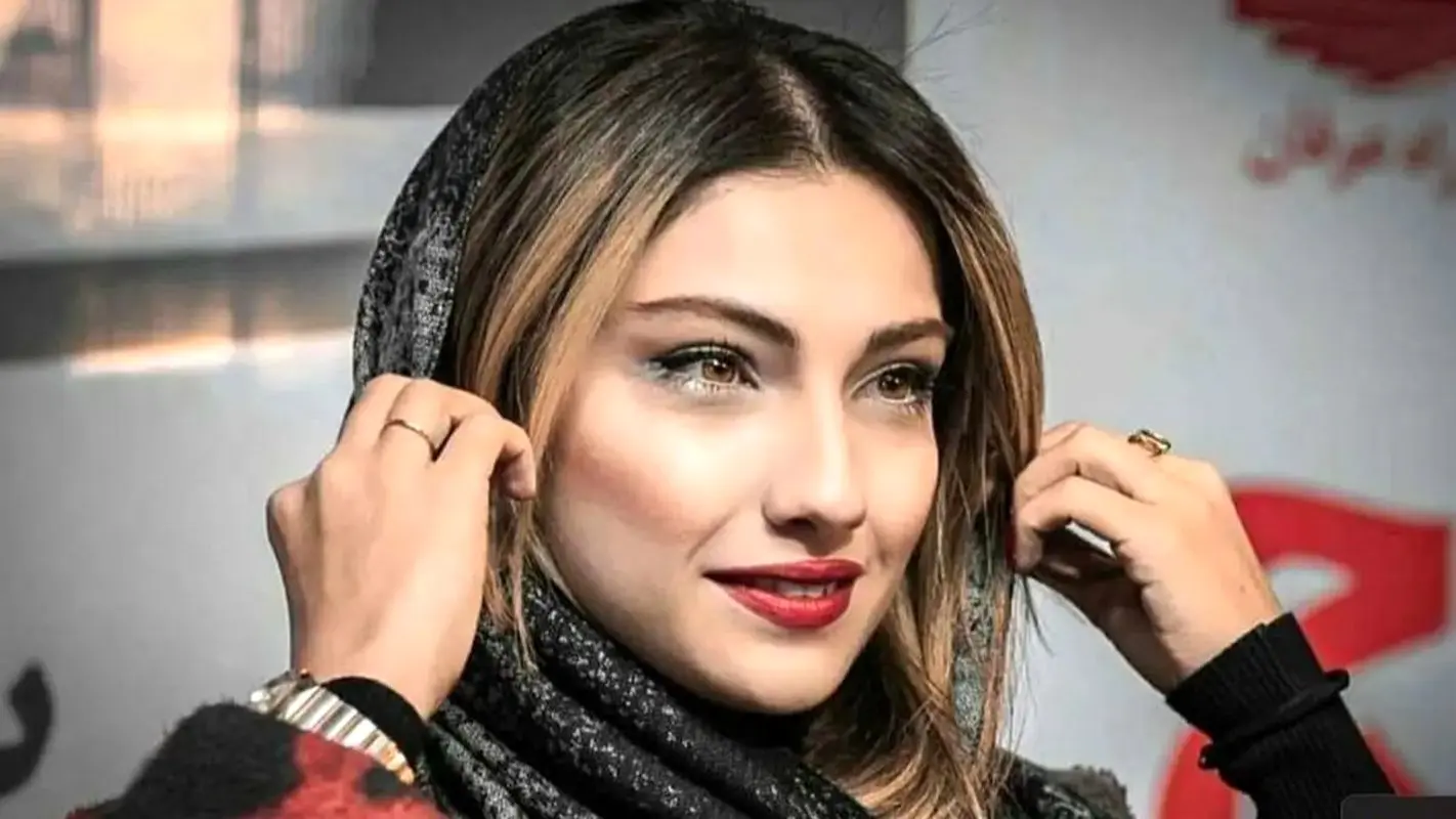 خانم بازیگر جوان با کت فوق‌العاده و رنگ موی جدید همه را شگفت‌زده کرد+ عکس ها در جستجوی شوهر!