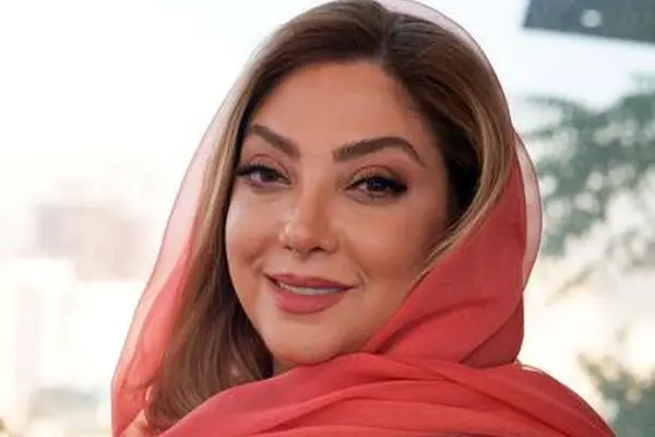تلاش مریم سلطانی برای مخفی کردن جذابیت چهره‌اش با توری سیاه!