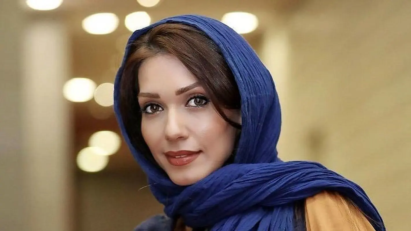 ژست هنری شهرزاد کمال زاده در خانه‌ای تاریخی + عکس