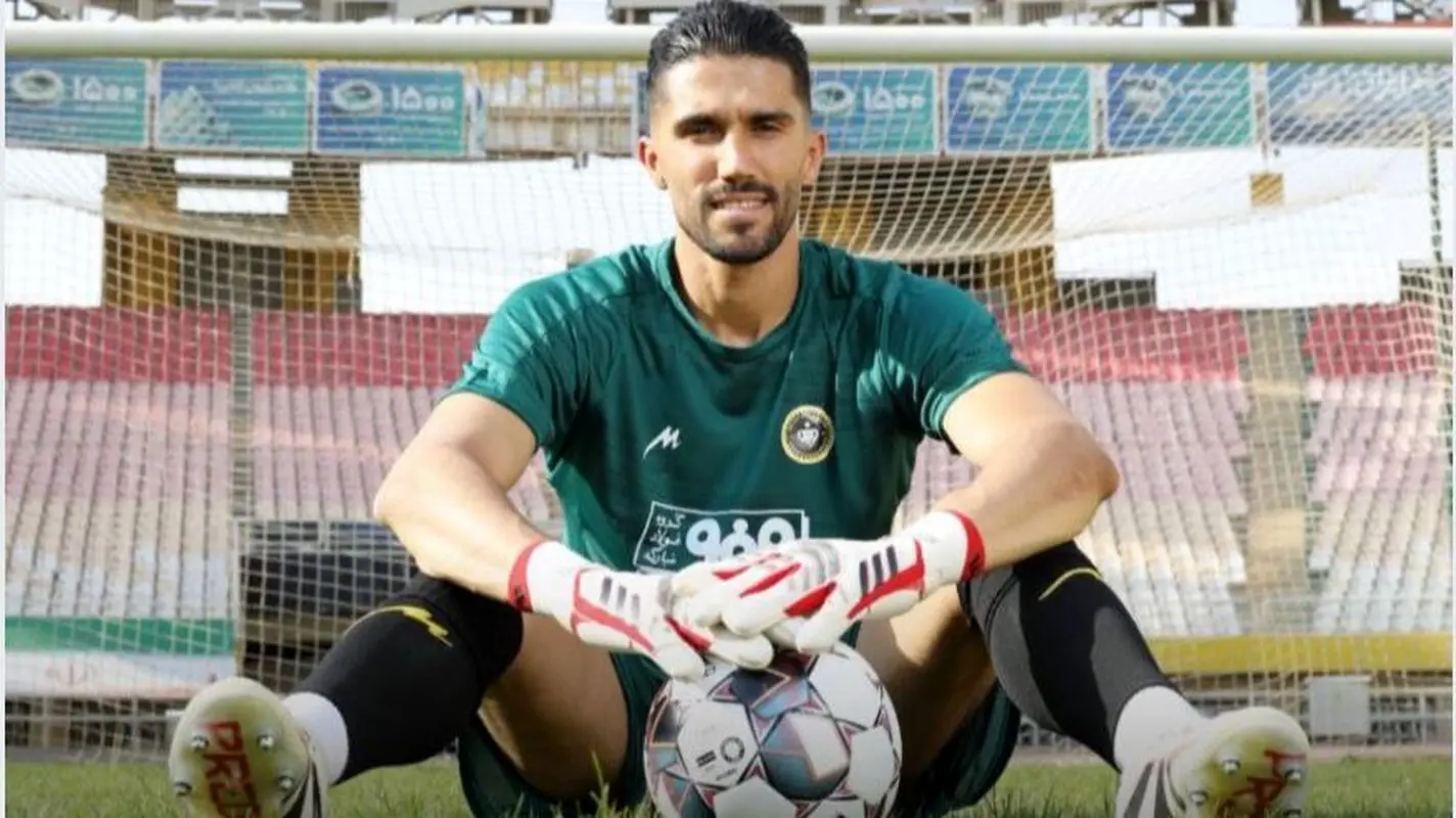 پسر حسین حسینی هم قرار است گلر شود / ژست فسقلی را ببینید!(عکس)