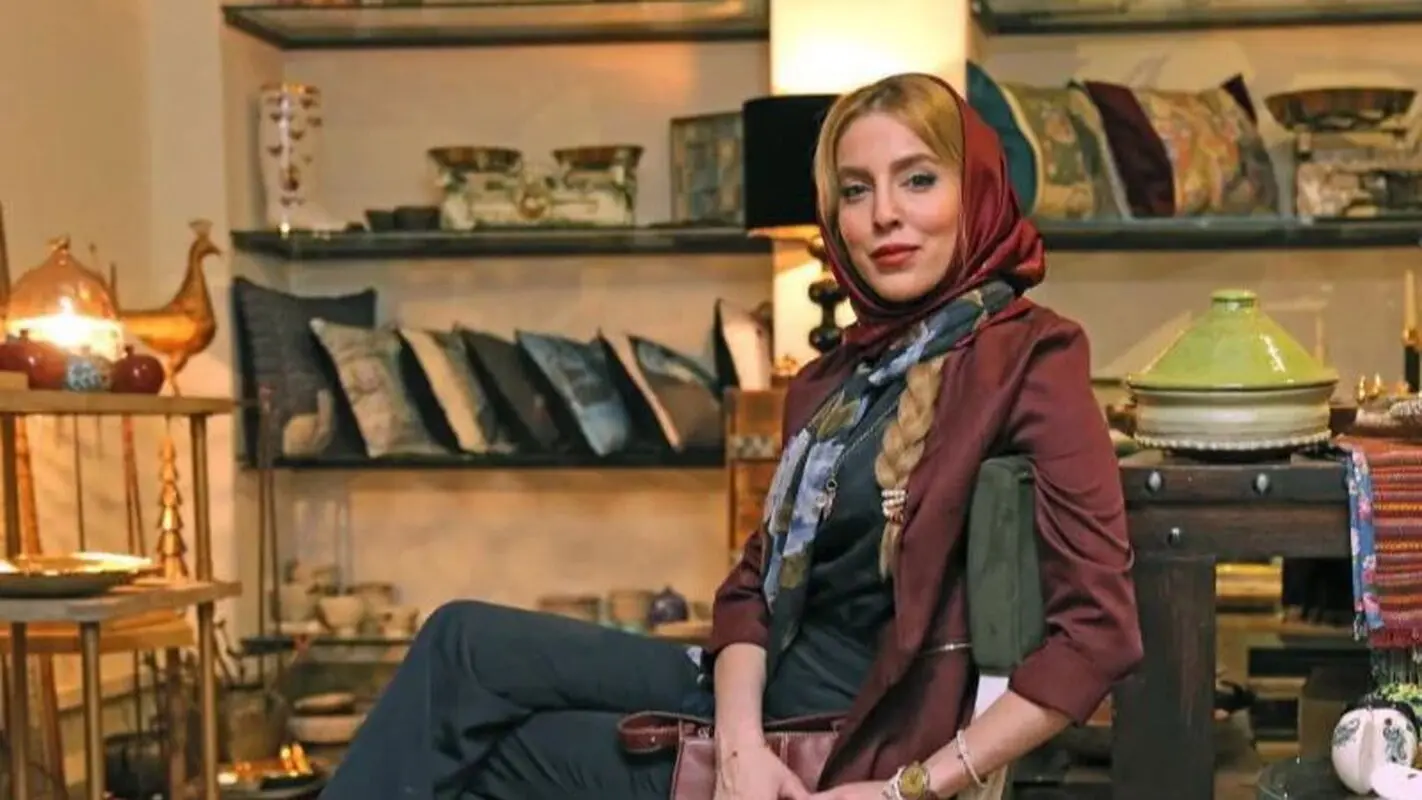 عشوه های عجیب شیما محمدی با استایل پلنگی / جلب توجه با گرانترین شال !