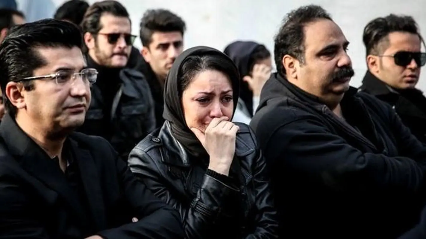 ویدیو دیده نشده از حضور چهره‌های مشهور در مراسم وداع با مرتضی پاشایی؛ از محمدرضا گلزار تا فرزاد حسنی!