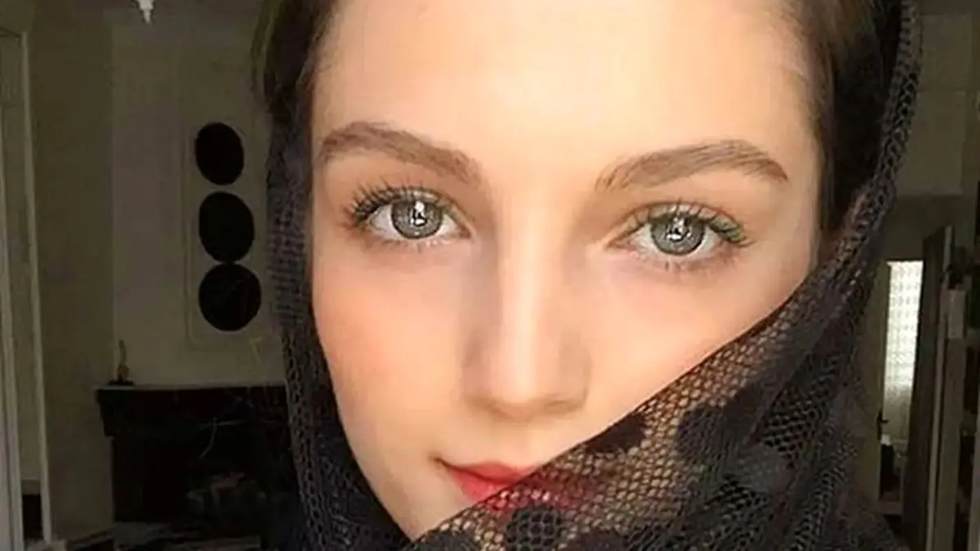 عکس‌های خیره‌کننده مهسا حجازی با تیپ خاصش در خیابان‌های تهران!