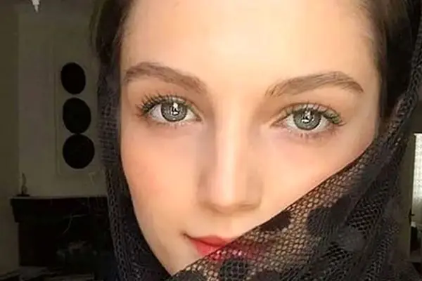 عکس‌های خیره‌کننده مهسا حجازی با تیپ خاصش در خیابان‌های تهران!